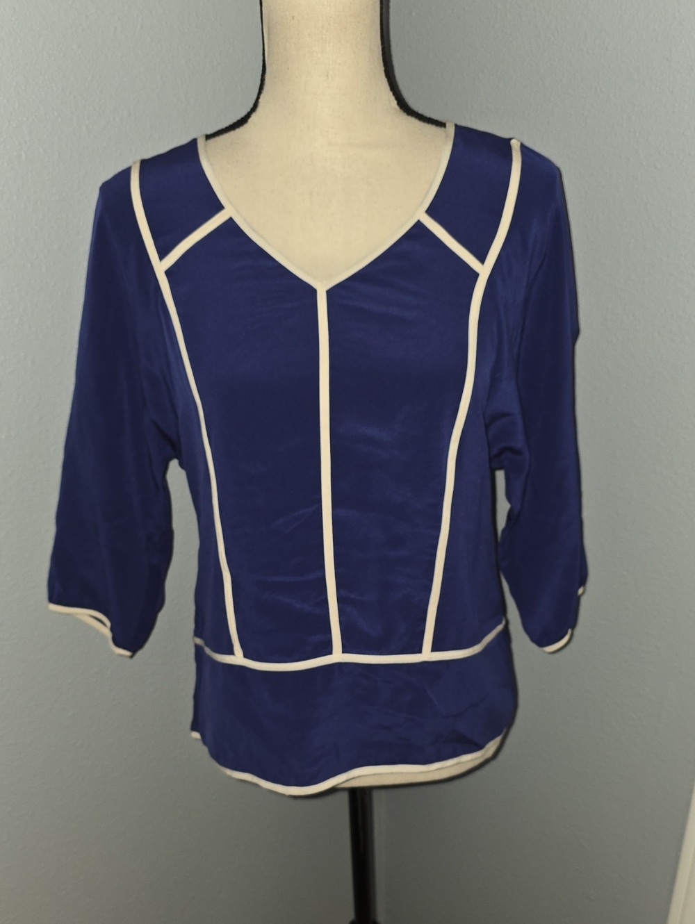 Annie Griffin Royal Blue Silk V-Neck Top with Cream Contrast Trim Sz XS